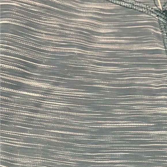 Lululemon NWT Power Thru High-Rise
Tight 25" size 6  Heathered captured blue - Picture 5 of 6